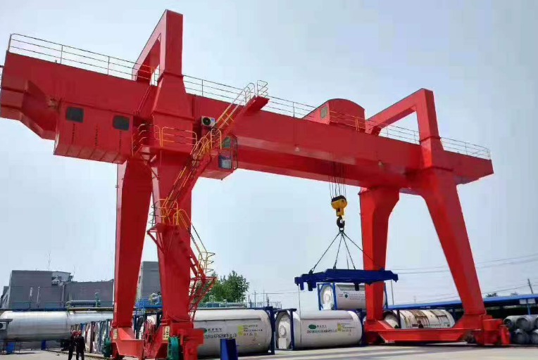 集裝箱門式起重機(jī)現(xiàn)場 集裝箱門式起重機(jī)現(xiàn)場