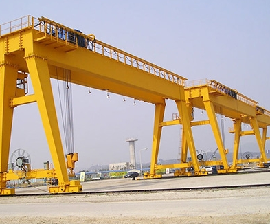 卷揚(yáng)機(jī)門式起重機(jī)現(xiàn)場 卷揚(yáng)機(jī)門式起重機(jī)現(xiàn)場