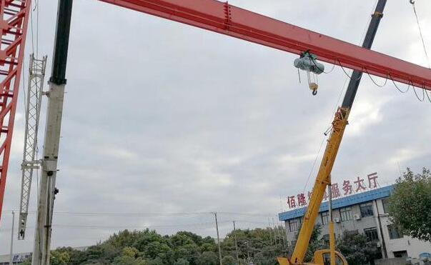 上包下花門式起重機(jī)