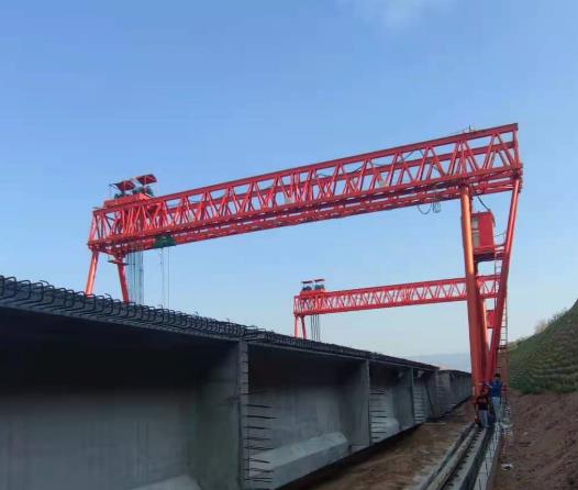 雙主梁門式起重機(jī)