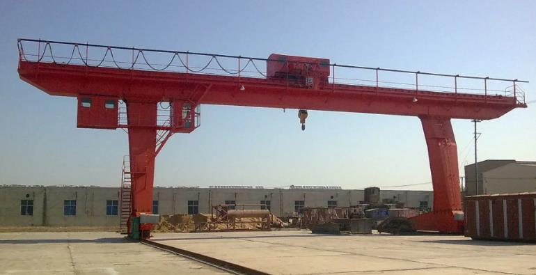 單主梁吊鉤門式起重機(jī)
