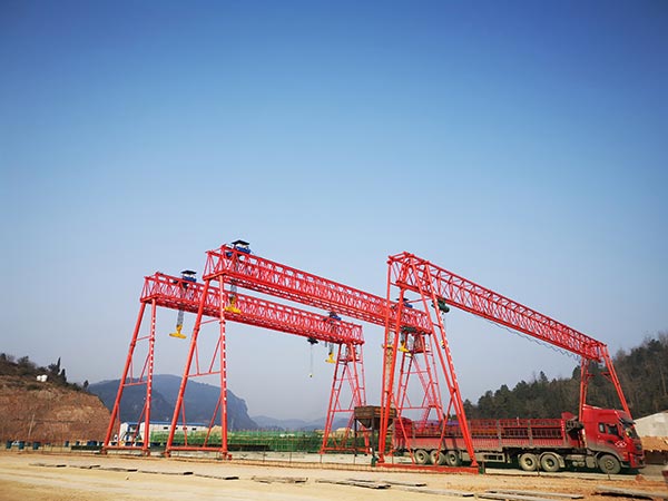 新疆倒三角門式起重機(jī)安裝調(diào)試